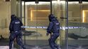 Londýnští policisté cvičili zásah na teroristy, kteří obsadili budovu