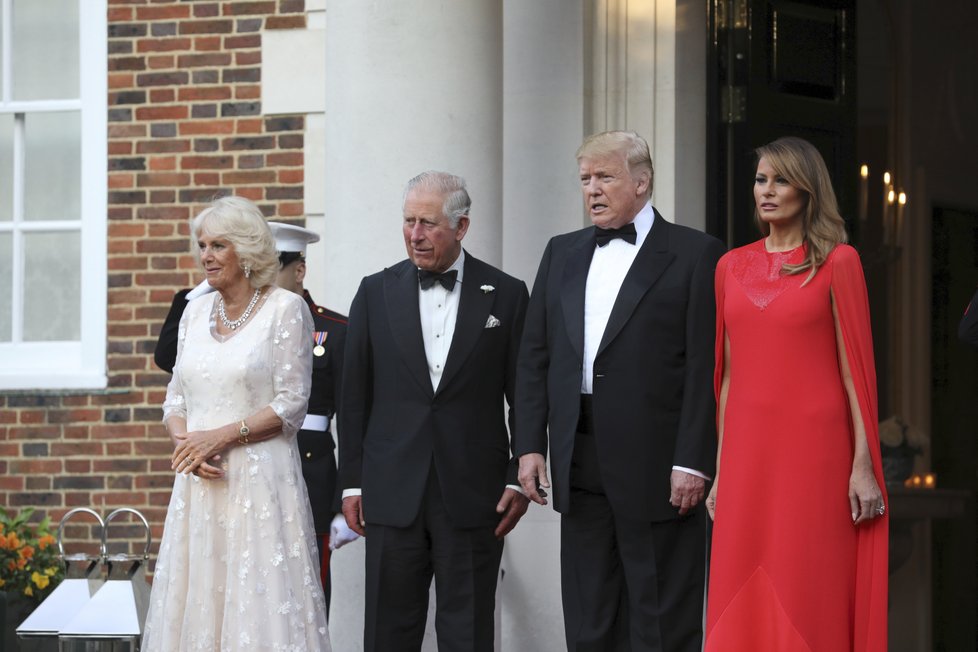 Americký prezident Trump s manželkou hostili prince Charlese a Camillu.