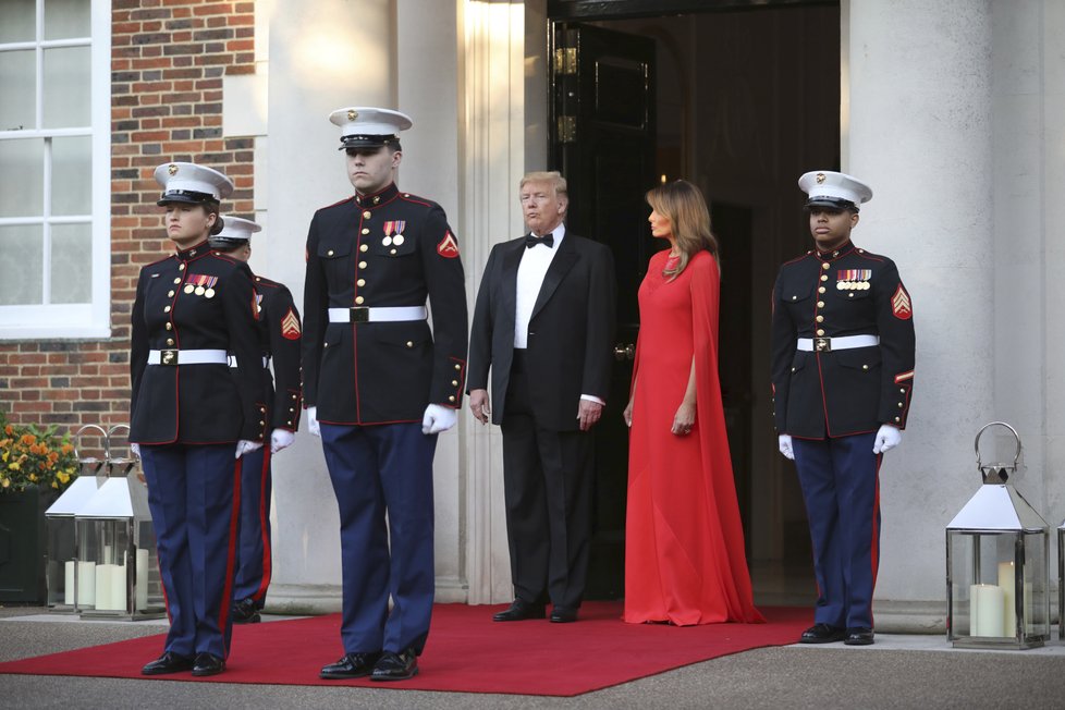 Americký prezident Trump s manželkou hostili prince Charlese a Camillu.