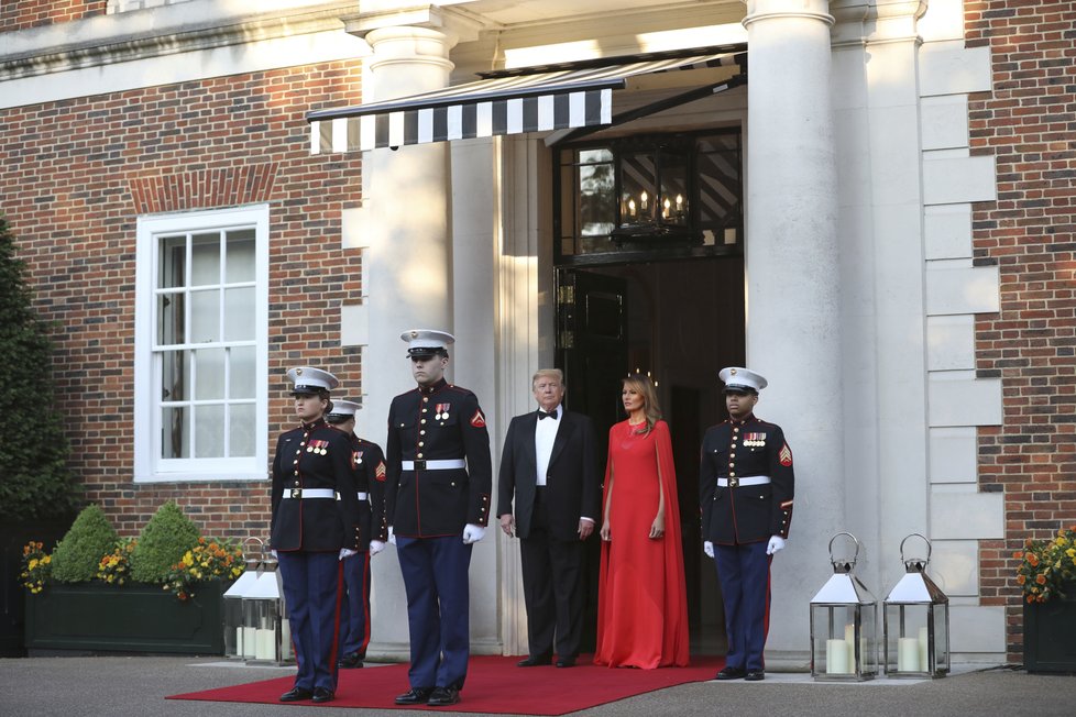 Americký prezident Trump s manželkou hostili prince Charlese a Camillu.