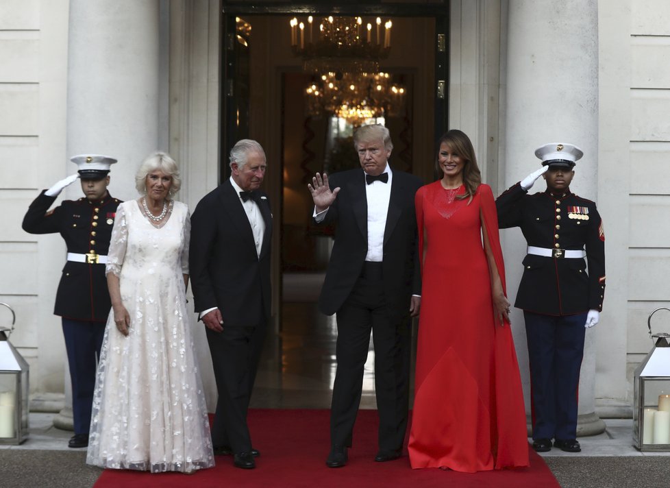 Americký prezident Trump s manželkou hostili prince Charlese a Camillu.