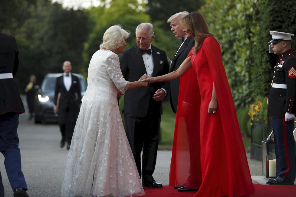 Americký prezident Trump s manželkou hostili prince Charlese a Camillu.