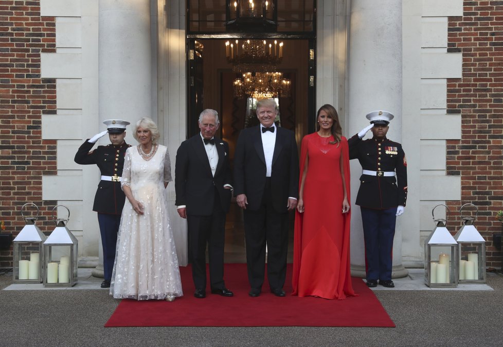 Americký prezident Trump s manželkou hostili prince Charlese a Camillu.