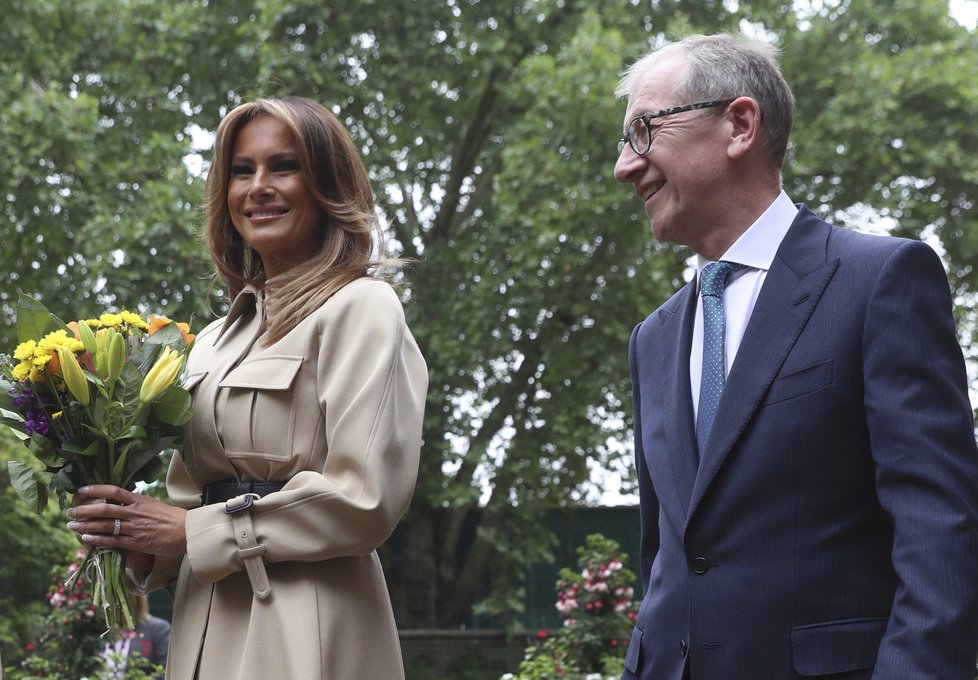 Americký prezident Trump s manželkou hostili prince Charlese a Camillu.