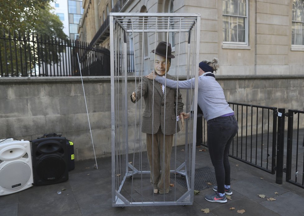 V Londýně lidé protestují za nové referendum o Brexitu.