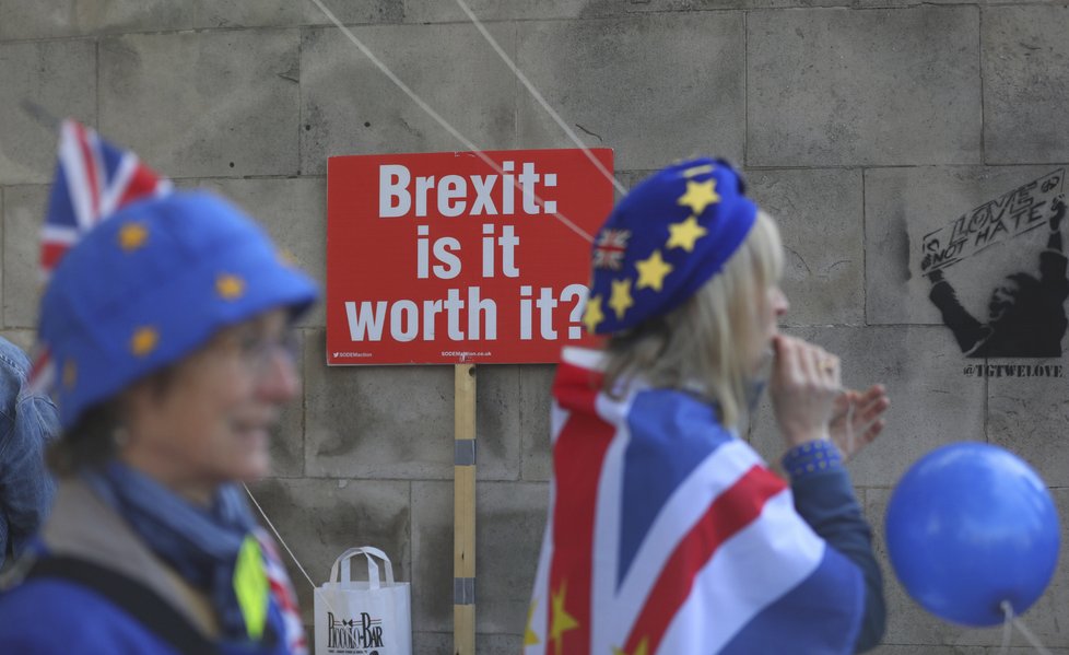 V Londýně lidé protestují za nové referendum o Brexitu.