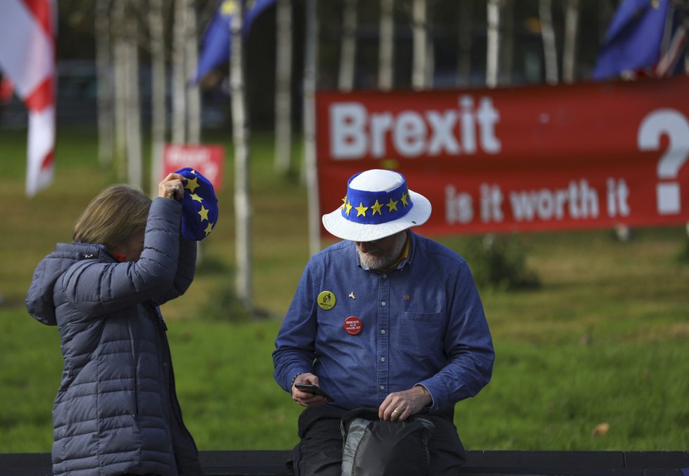 V Londýně lidé protestují za nové referendum o brexitu.