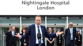 Slavnostní otevření nemocnice NHS Nightingale v centru Londýna během koronavirové krize. Nových 4000 lůžek.