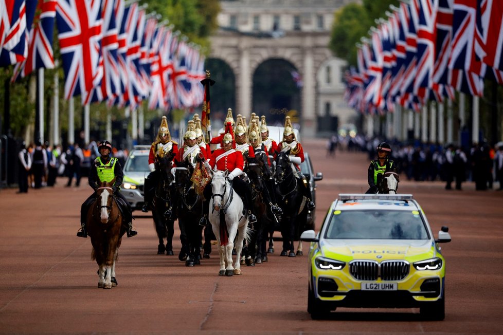 Britové se loučí s královnou Alžbětou II.