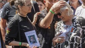 Protest v Londýně poté, co byla zveřejněna vyšetřovací zpráva o kontaminaci krve. Protestu se zúčastnili příbuzní poškozených (20. 5. 2024)