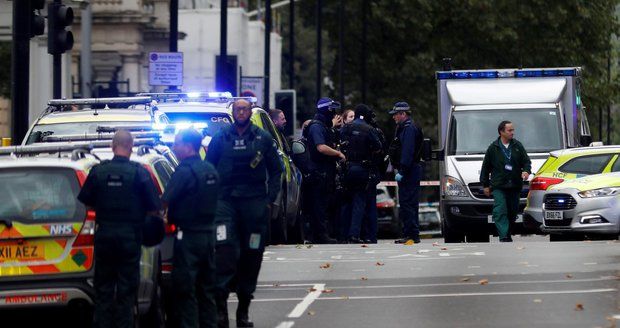 V Londýně najelo auto do lidí: 11 zraněných, byla to zřejmě nehoda