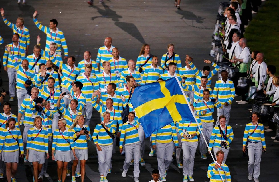 Švédové propagovali své národní barvy v mikinách moderního střihu