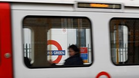 Londýn přijde o poslední baštu ticha. Operátoři pokrývají signálem metro