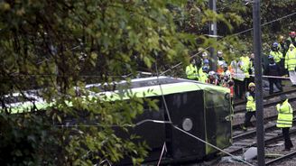 V Londýně se převrátila tramvaj, při nehodě zahynulo sedm lidí