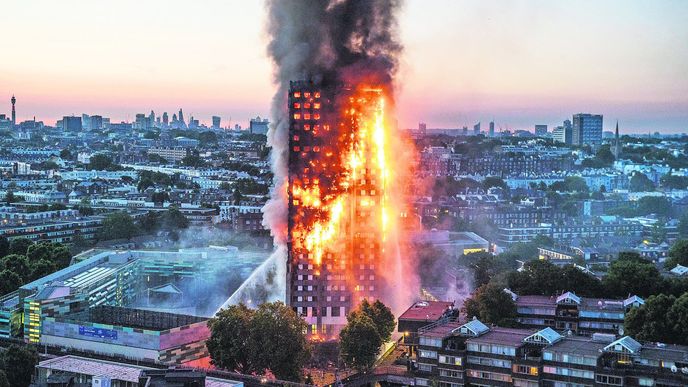 Požár výškového domu v Londýně