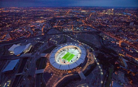 Na olympijském stadionu zářila jednička značící rok do zahájení OH. Londýn už je připravený a těší se.