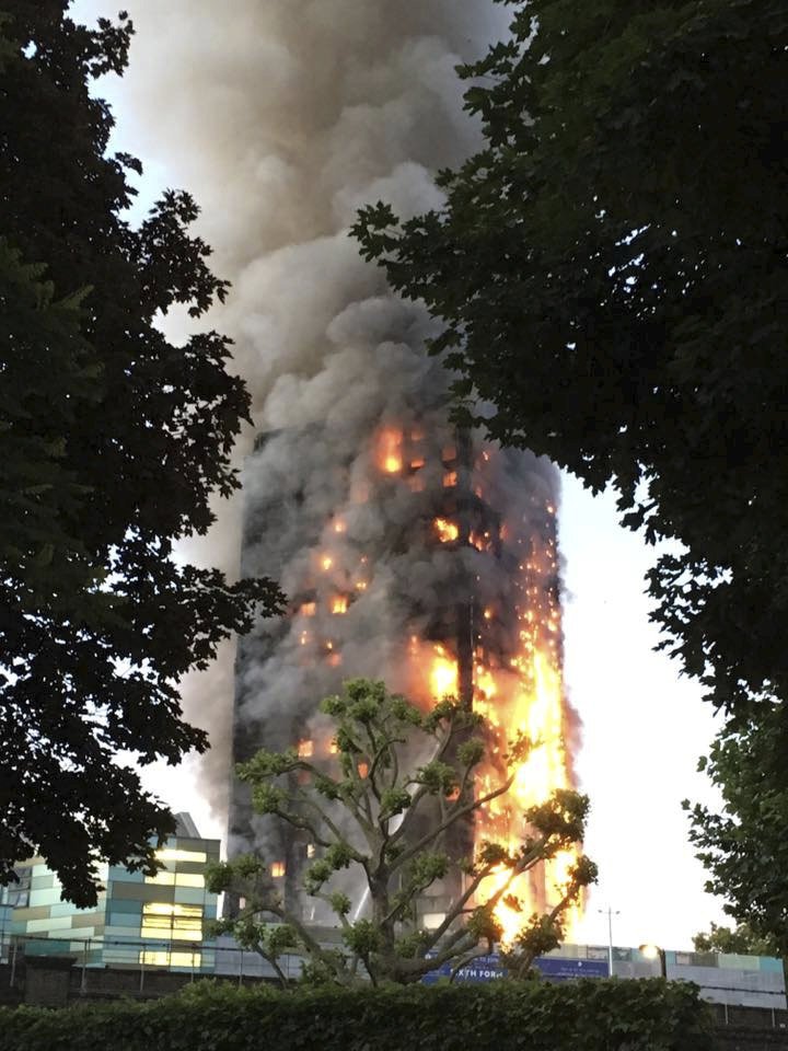 Tragédii dle všeho způsobil zkrat lednice, odkud se požár rozšířil do dalších partají.