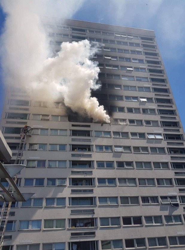 V Londýně hořel věžák (29.06.2018).