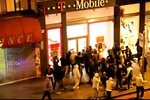 Rabující se k prodejně T-mobilu seběhli jako kobylky
