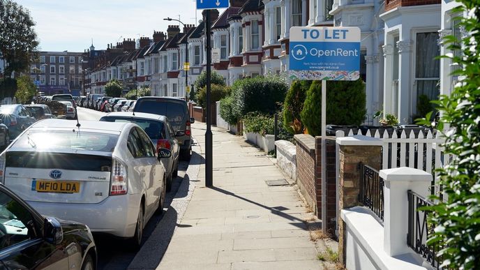 V Británii kupci válčí o větší domy
