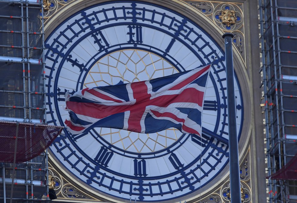 V Londýně se o silvestrovské půlnoci rozezní zvon na Big Benu, (31.12.2019).