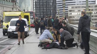 Terorista zabil v Londýně nedaleko parlamentu tři lidi, sám pak přišel o život