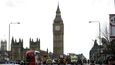 Střelba před britským parlamentem si vyžádala desítky zraněných