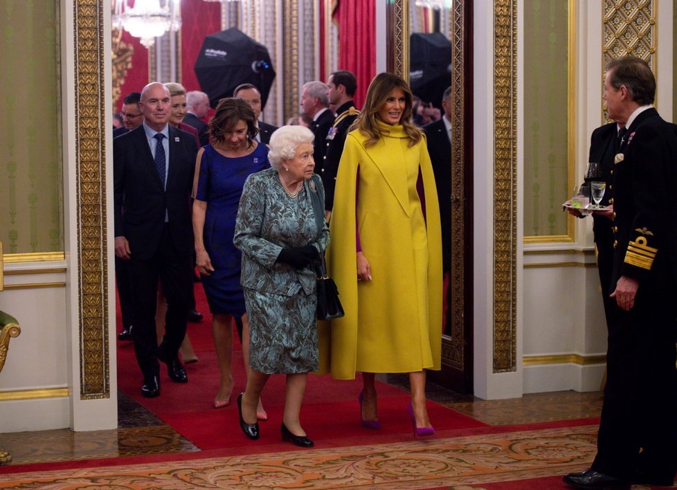 Melania Trumpová s královnou Alžbětou II. během summitu NATO v Londýně