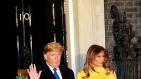 Americký prezident Donald Trump s manželkou Melanií na summitu NATO v Londýně