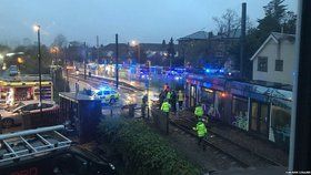 V Londýně vykolejila tramvaj. Desítky zraněných