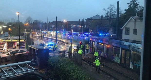 V Londýně vykolejila tramvaj: Sedm mrtvých a nejméně 50 zraněných