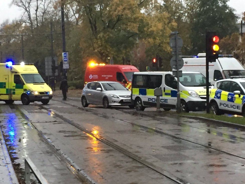 V Londýně vykolejila tramvaj. Desítky zraněných