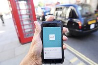 „Nechte nám Uber.“ Přes půl milionu lidí protestuje peticí proti zákazu v Londýně