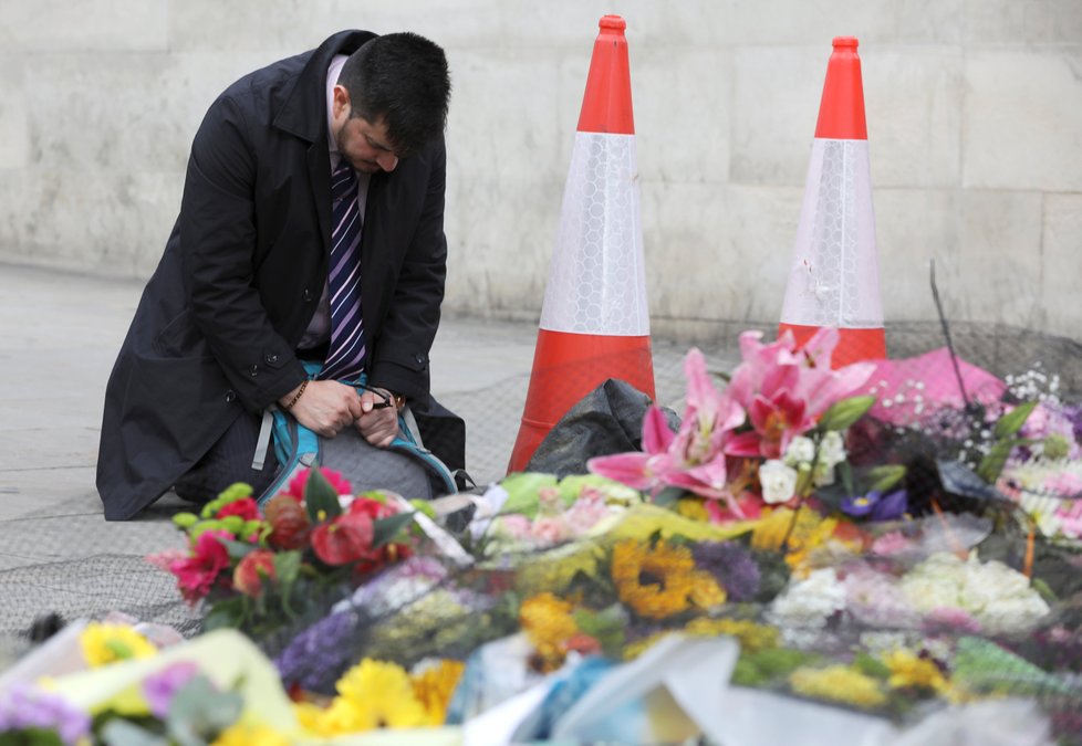 Britská policie zatkla muže podezřelé z neonacismu.