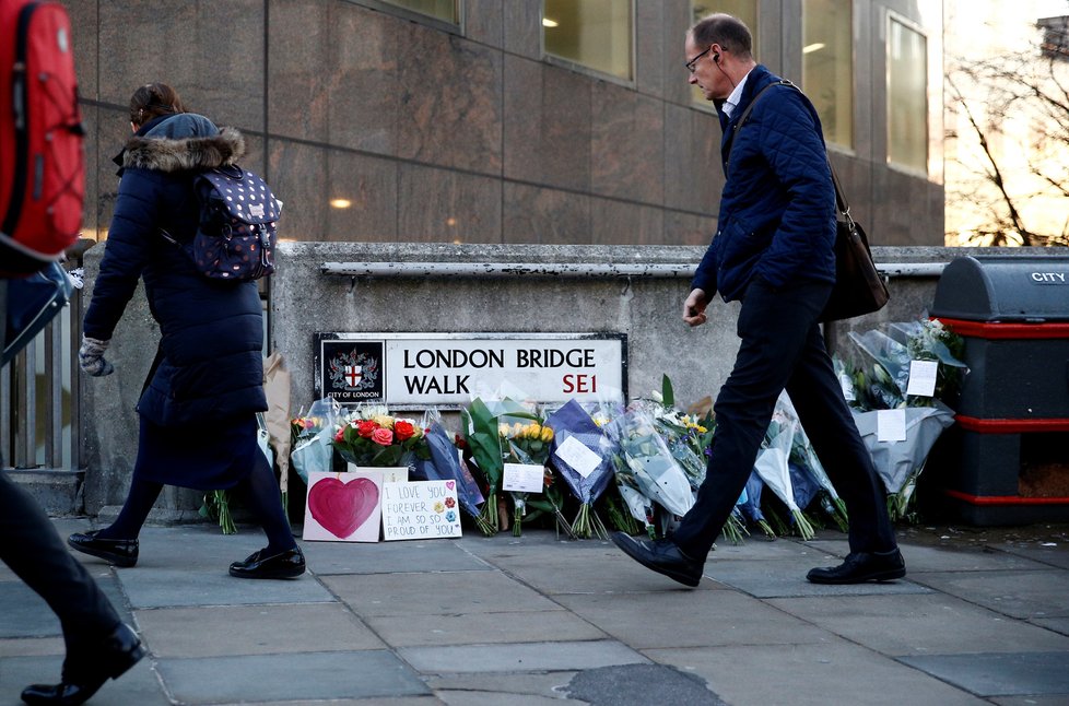 Pieta za oběti z útoku na londýnském mostu London Bridge.