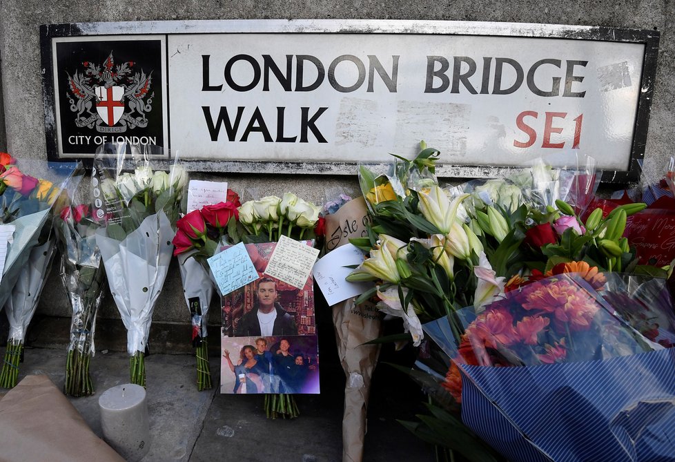 Pieta za oběti z útoku na londýnském mostu London Bridge.