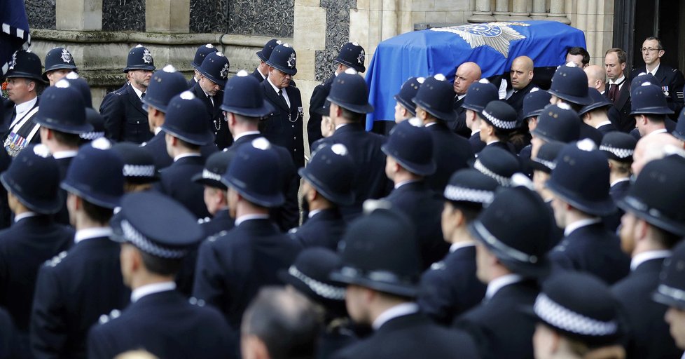 Se strážníkem zabitým při londýnském útoku se loučily davy kolegů.