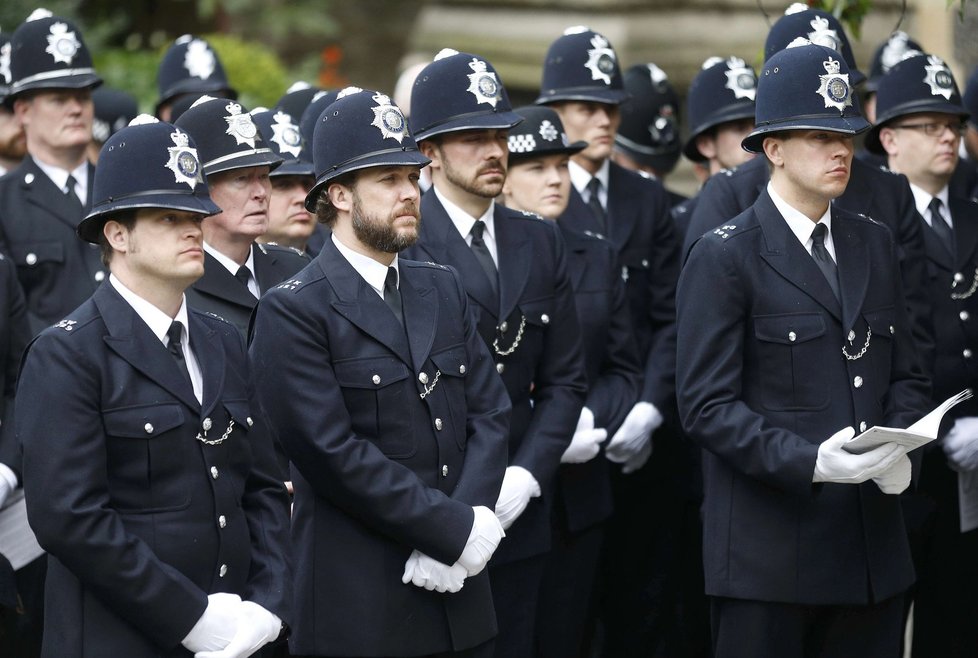 Se strážníkem zabitým při londýnském útoku se loučily davy kolegů.