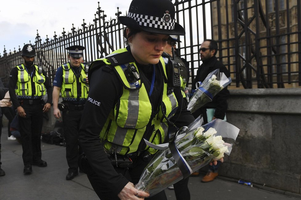 Útok na Westminster Bridge: Smutek policistů pro ubodaného kolegu