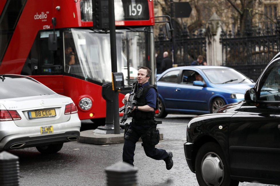 Útok před britským parlamentem v Londýně