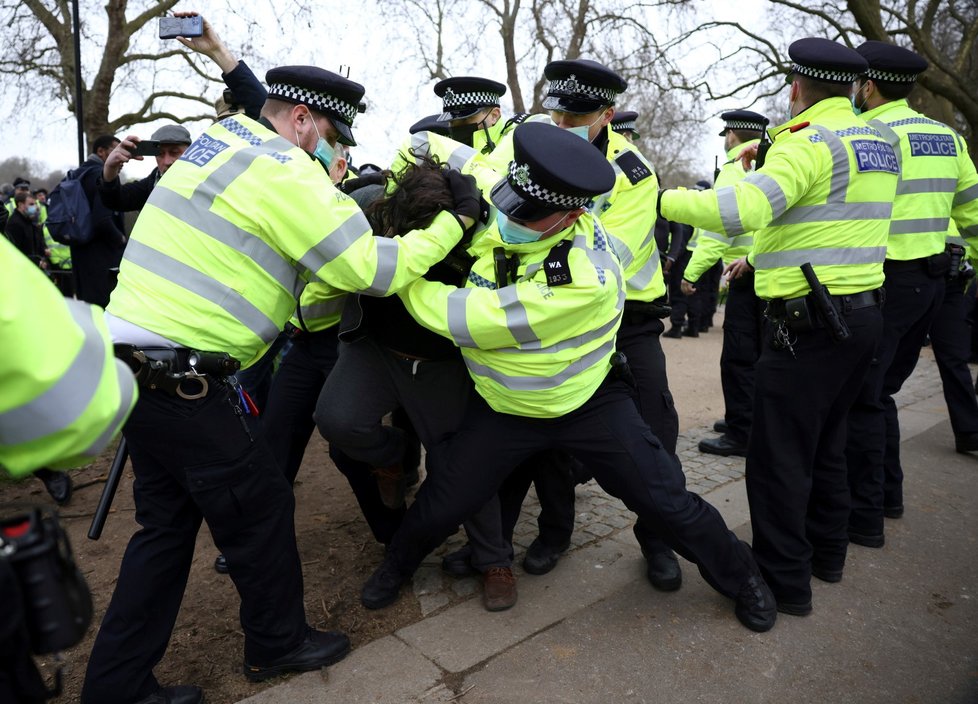 Anglická policie (ilustrační foto)