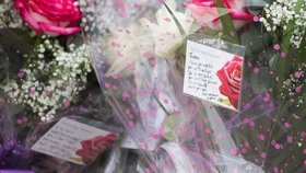 Květiny na místě, kde byla zavražděna sedmnáctiletá Tanesha Melbourneová (2.4.2018)