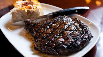 Vegetariánský steak není steak, rozhodli francouzští poslanci. Budou se měnit etikety