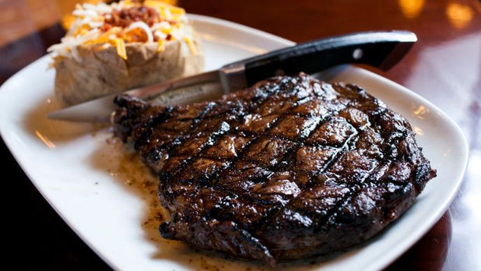 Maso je maso a Francouzi už pro příště nepřipustí, aby steak z nějaké náhražky mohl nést označení steak.