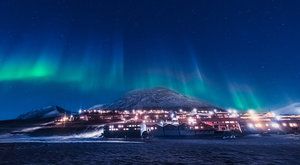 Longyearbyen: Polární noc ve městě bezejmenných ulic