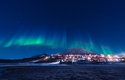 Longyearbyen s polární září