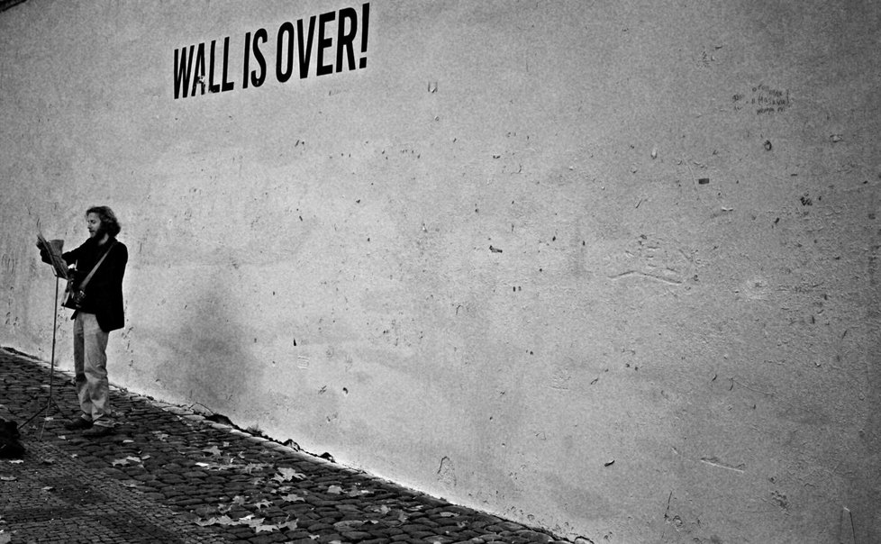 Wall Is Over (Se zdí je konec)