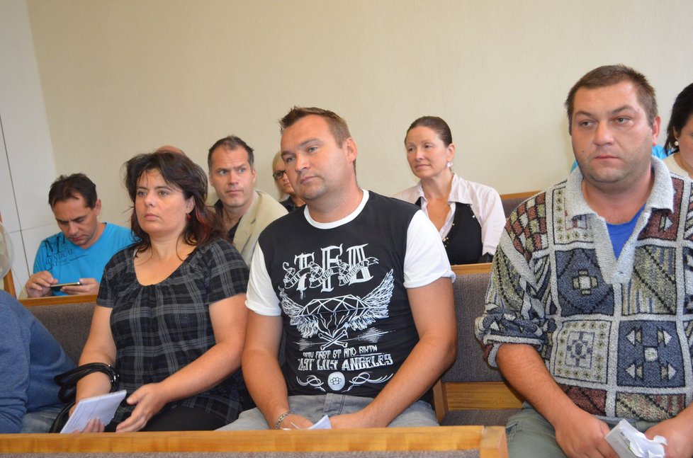 Svědci - vlevo Kristýna Trojáková, tety dvou sester, kterým rallye přinesla smrt.