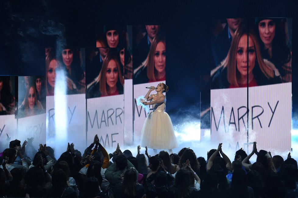 Jennifer Lopez na American Music Awards 2021