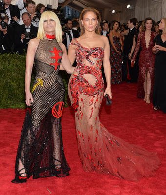 Donatella Versace a Jenifer Lopez.